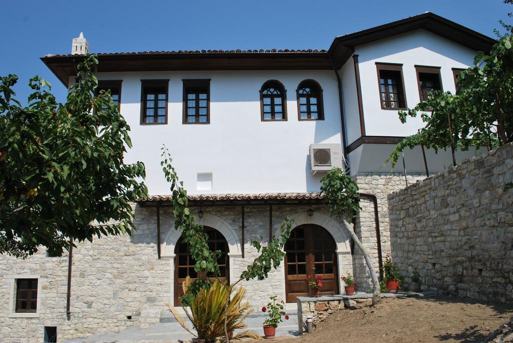 Boutique Hotel Muzaka Берат Екстериор снимка