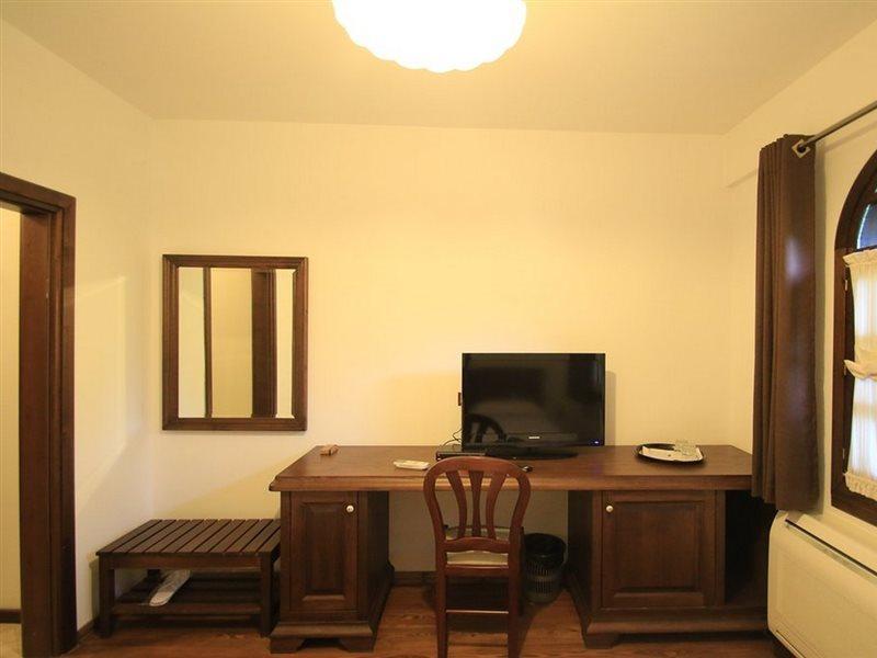 Boutique Hotel Muzaka Берат Екстериор снимка