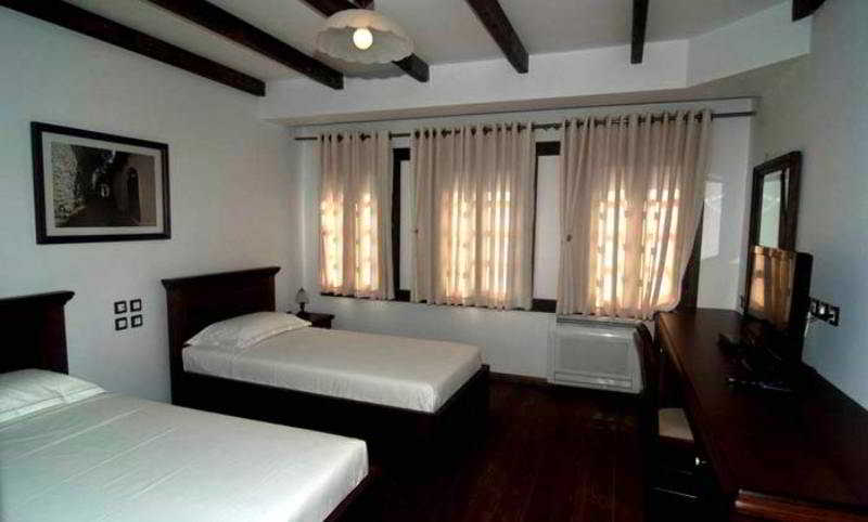 Boutique Hotel Muzaka Берат Екстериор снимка