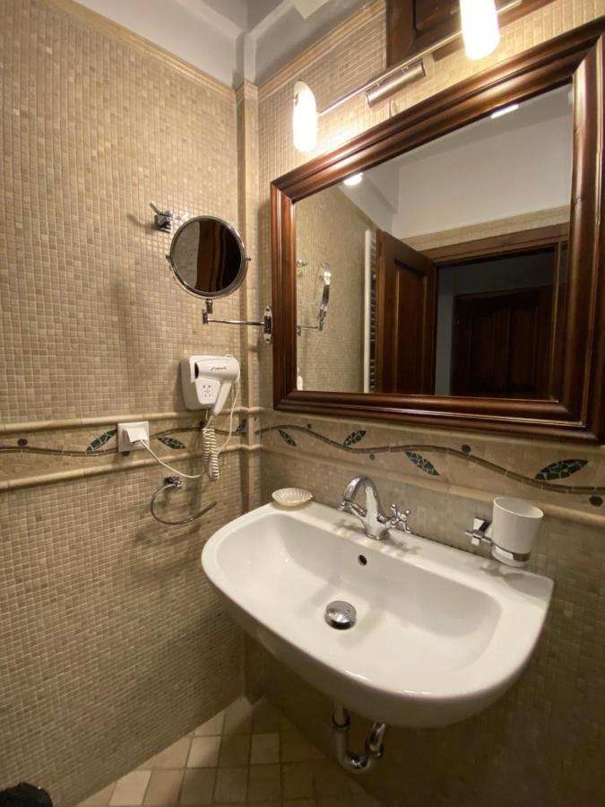 Boutique Hotel Muzaka Берат Екстериор снимка